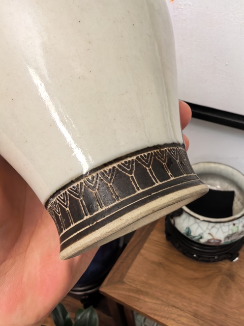 古玩陶瓷乾隆鐵骨泥白釉橄欖尊真品鑒賞圖