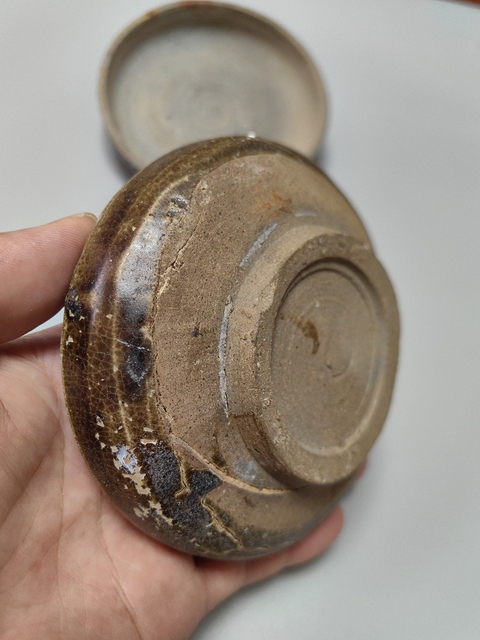 古玩陶瓷洪塘窯褐釉粉盒真品鑒賞圖