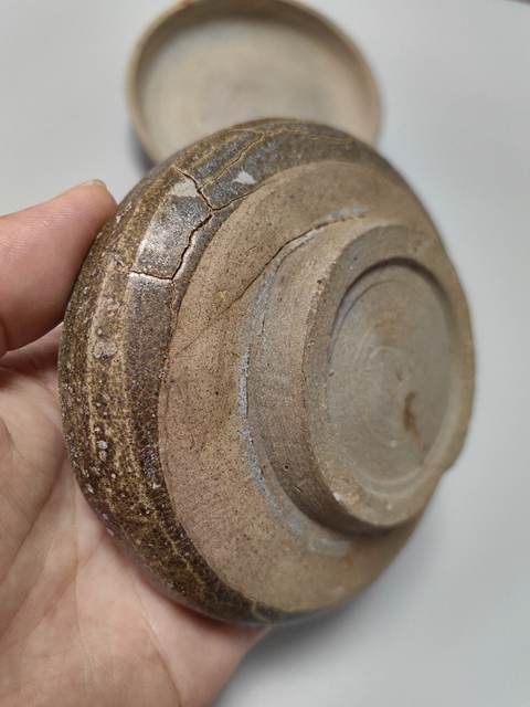 古玩陶瓷洪塘窯褐釉粉盒真品鑒賞圖