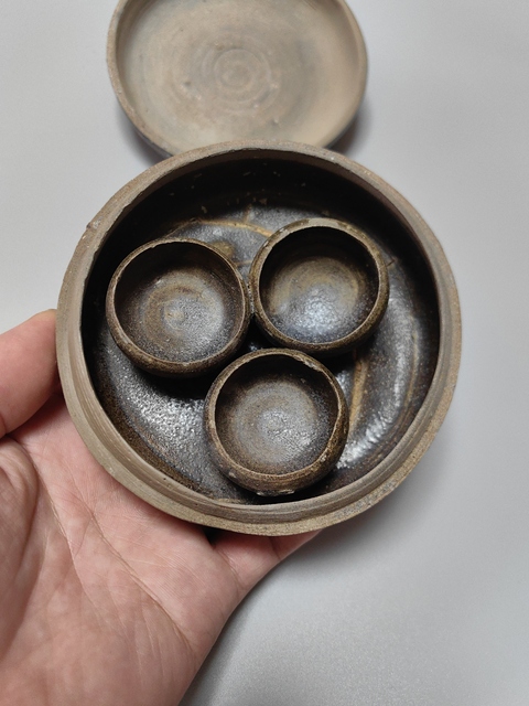 古玩陶瓷洪塘窯褐釉粉盒真品鑒賞圖