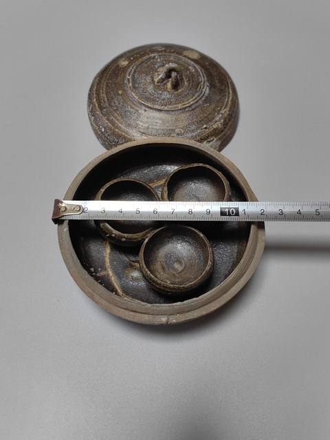 古玩陶瓷洪塘窯褐釉粉盒真品鑒賞圖