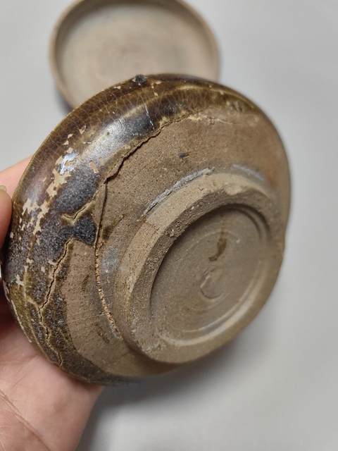 古玩陶瓷洪塘窯褐釉粉盒真品鑒賞圖