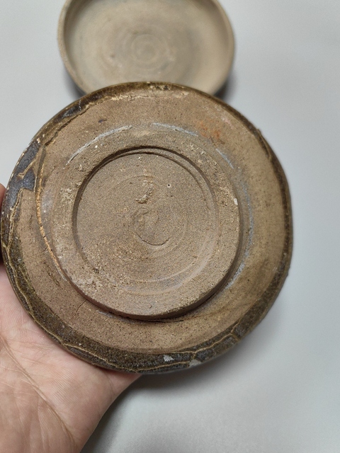 古玩陶瓷洪塘窯褐釉粉盒真品鑒賞圖