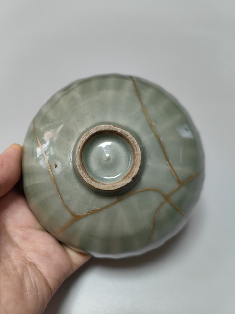 古玩陶瓷龍泉青瓷刻仰蓮紋茶碗真品鑒賞圖