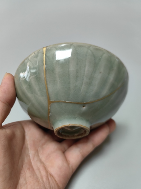古玩陶瓷龍泉青瓷刻仰蓮紋茶碗真品鑒賞圖