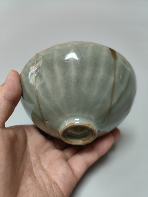 古玩陶瓷龍泉青瓷刻仰蓮紋茶碗真品鑒賞圖