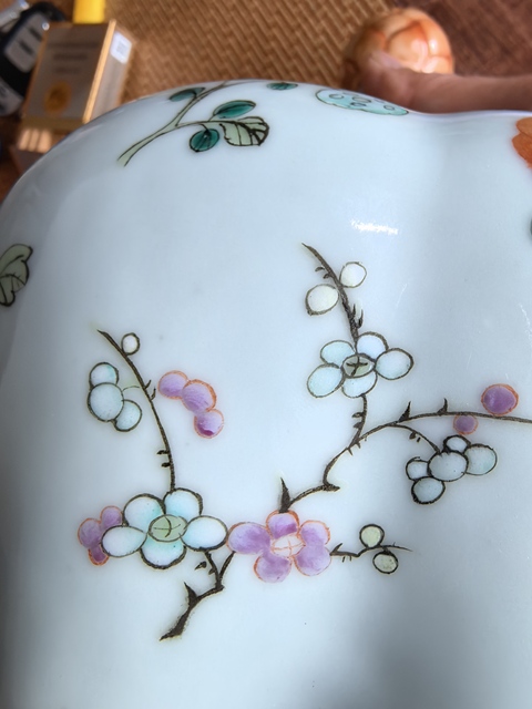 古玩陶瓷粉彩花卉紋蒜頭瓶真品鑒賞圖
