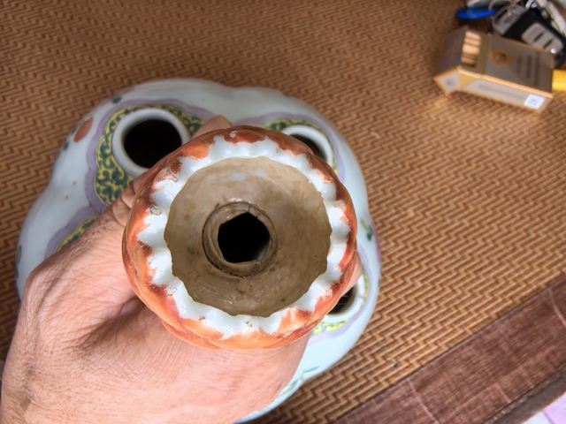 古玩陶瓷粉彩花卉紋蒜頭瓶真品鑒賞圖