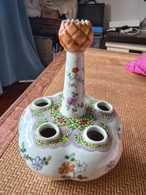 古玩陶瓷粉彩花卉紋蒜頭瓶真品鑒賞圖