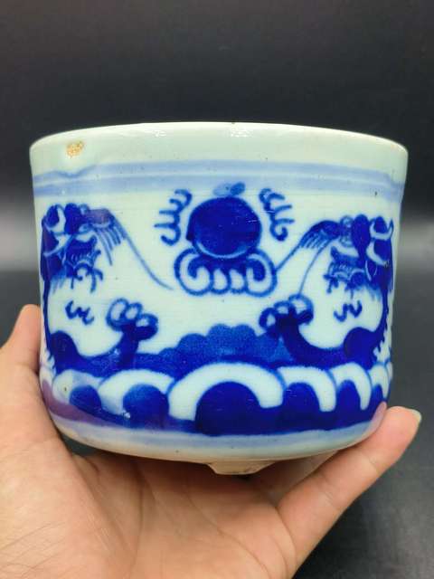 古玩陶瓷青花龍紋香爐真品鑒賞圖
