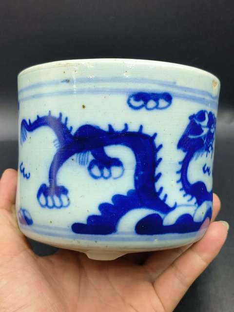 古玩陶瓷青花龍紋香爐真品鑒賞圖