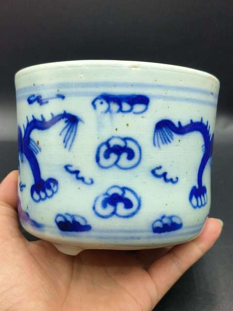 古玩陶瓷青花龍紋香爐真品鑒賞圖