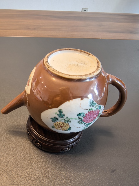 古玩陶瓷雍正紫金釉開窗細路粉彩花卉紋壺真品鑒賞圖