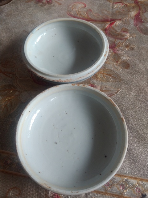 古玩陶瓷花卉紋青花蓋盒真品鑒賞圖