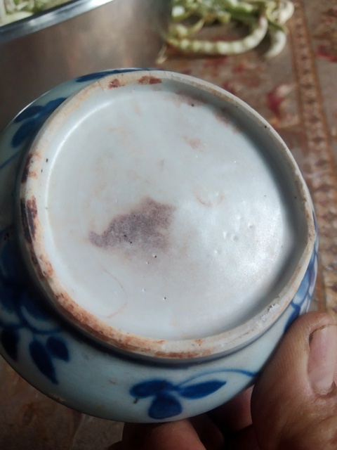 古玩陶瓷花卉紋青花蓋盒真品鑒賞圖