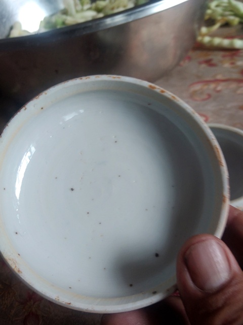 古玩陶瓷花卉紋青花蓋盒真品鑒賞圖