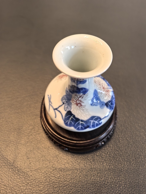 古玩陶瓷大清乾隆年製官窯款民國青花釉里紅菊花紋小瓶拍賣，當前價格1980元