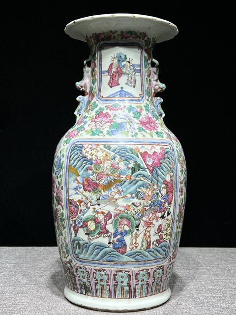 古玩陶瓷人物花鳥蝶紋粉彩瓶真品鑒賞圖