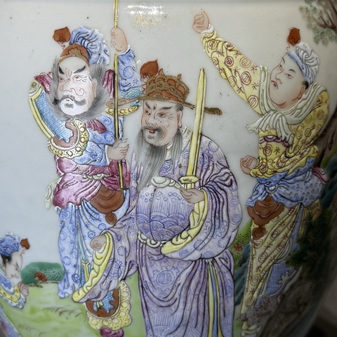 古玩陶瓷清晚期 粉彩人物雙耳尊真品鑒賞圖