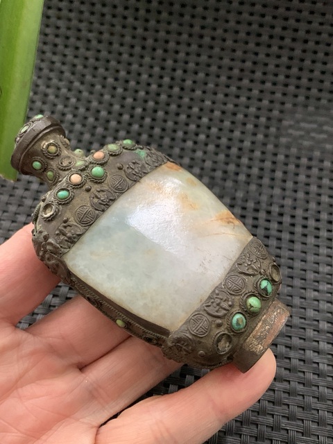 古玩玉器翡翠鑲銀鼻煙壺真品鑒賞圖