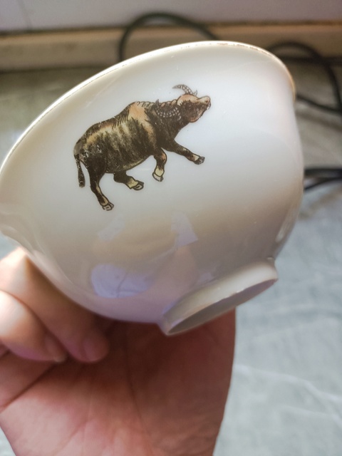古玩陶瓷粉彩十二生肖茶碗真品鑒賞圖