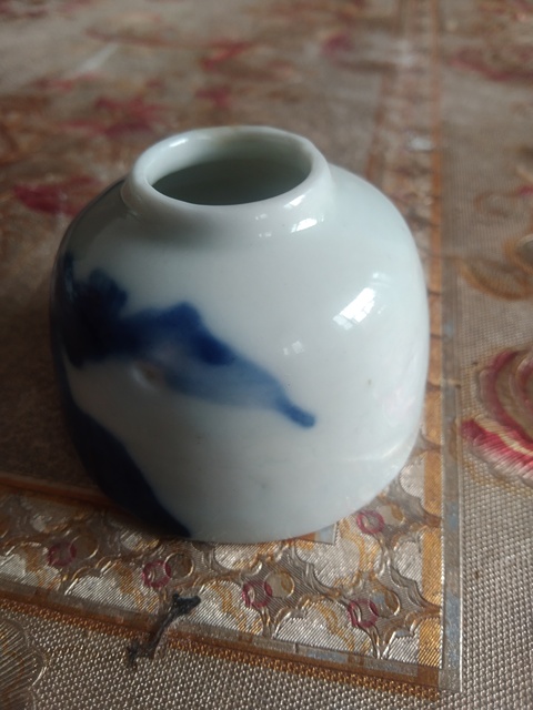 古玩陶瓷山水紋青花水盂真品鑒賞圖