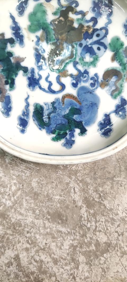 古玩陶瓷飄帶繡球獅子紋海棠盤真品鑒賞圖