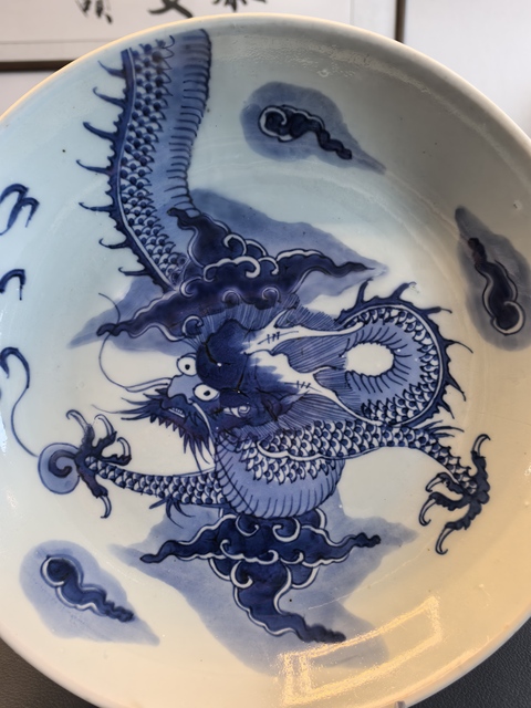 古玩陶瓷28.5厘米雍正青花過墻龍紋大盤拍賣，當前價格6980元