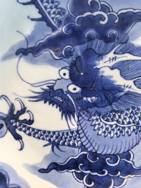 古玩陶瓷28.5厘米雍正青花過墻龍紋大盤拍賣，當前價格6980元