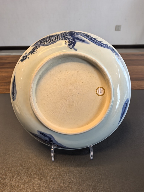 古玩陶瓷28.5厘米雍正青花過墻龍紋大盤拍賣，當前價格6980元