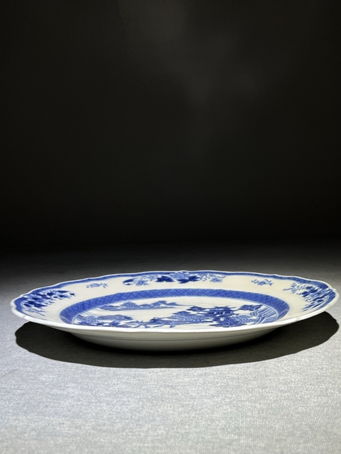 古玩陶瓷青花山水人物紋花口盤真品鑒賞圖
