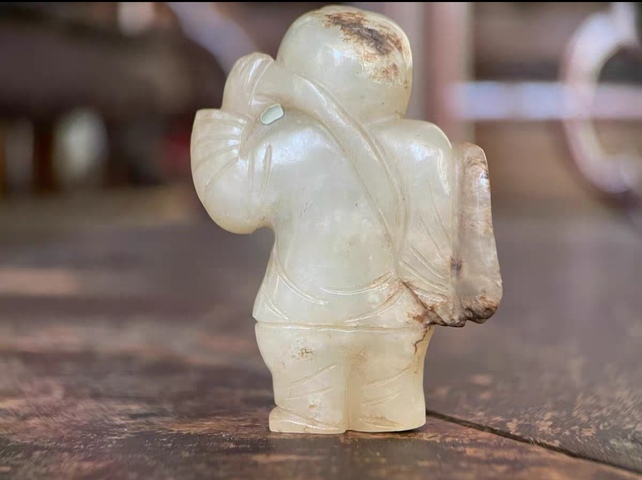 古玩玉器和田玉雕“執荷童子”真品鑒賞圖