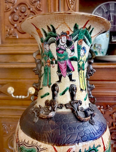 古玩陶瓷粉彩刀馬人物哥釉鐵骨泥大瓶真品鑒賞圖