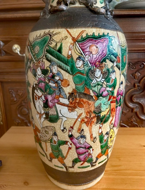 古玩陶瓷粉彩刀馬人物哥釉鐵骨泥大瓶真品鑒賞圖