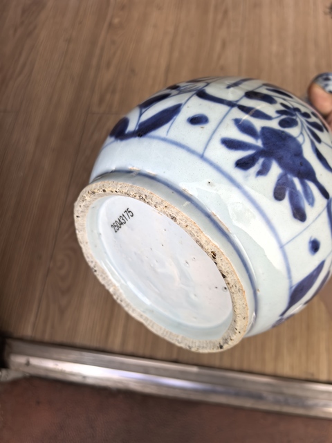 古玩陶瓷青花花卉紋膽瓶真品鑒賞圖
