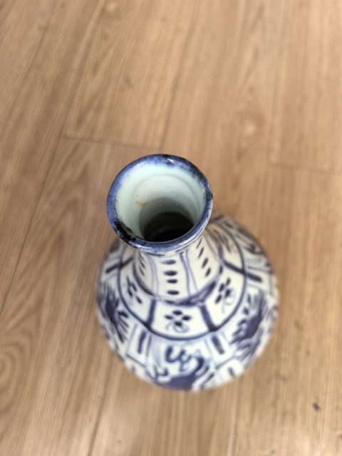古玩陶瓷青花花卉紋膽瓶真品鑒賞圖