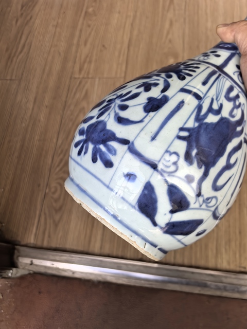 古玩陶瓷青花花卉紋膽瓶真品鑒賞圖