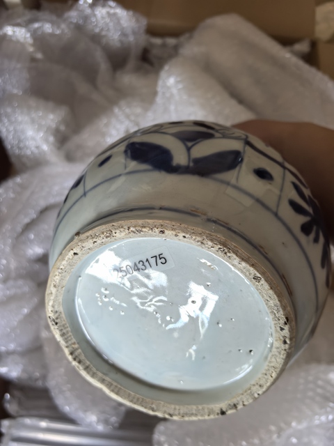 古玩陶瓷青花花卉紋膽瓶真品鑒賞圖