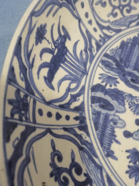 古玩陶瓷漳州窯青花鳳穿牡丹盤真品鑒賞圖