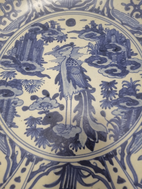 古玩陶瓷漳州窯青花鳳穿牡丹盤真品鑒賞圖