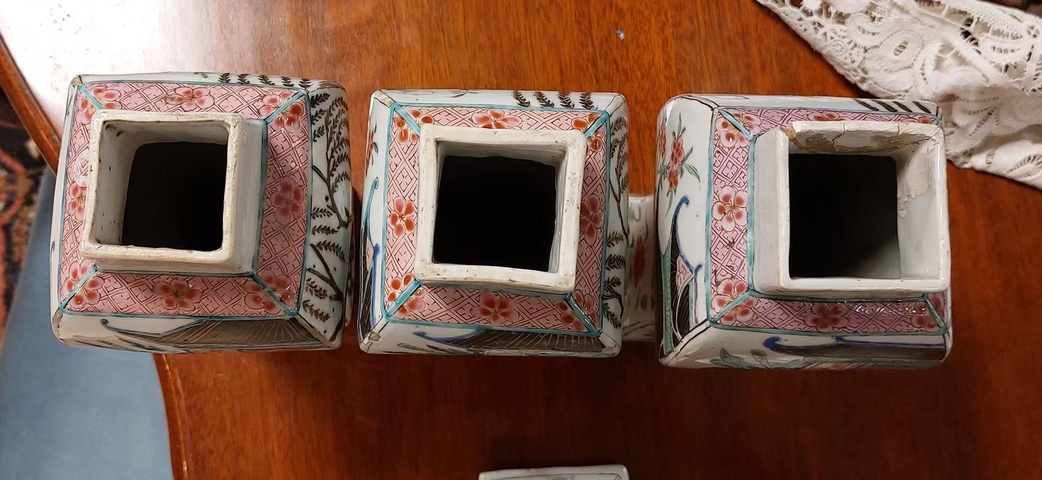 古玩陶瓷粉彩人物故事紋四方雞腿瓶真品鑒賞圖