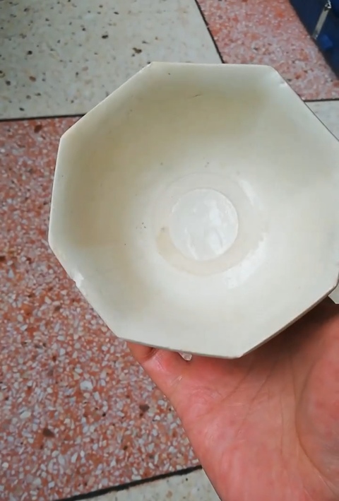 古玩陶瓷磁州窯白釉八方茶碗真品鑒賞圖