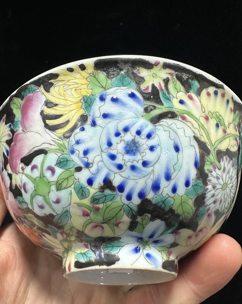 古玩陶瓷民國(guó)-墨地粉彩百花紋茶圓拍賣(mài)，當(dāng)前價(jià)格1369元