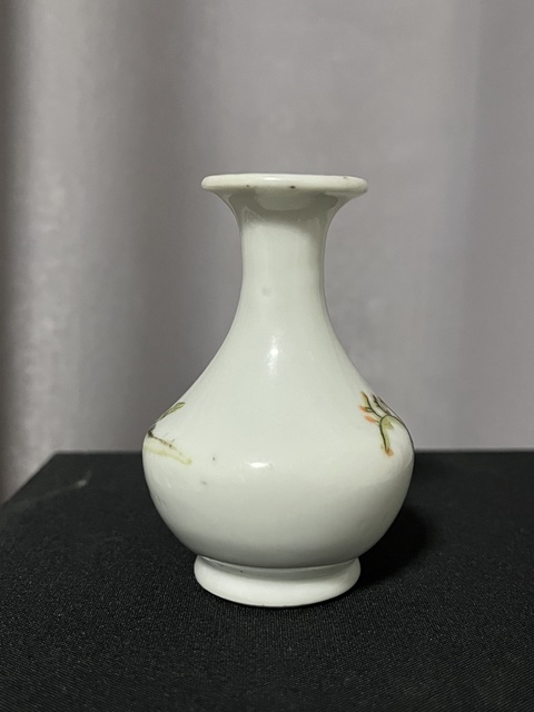 古玩陶瓷粉彩人物故事紋小觀音瓶拍賣,當前價格750元