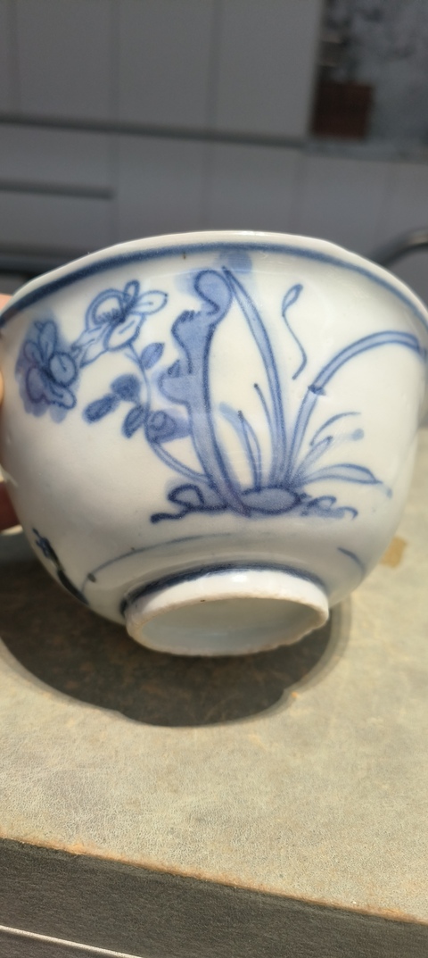 古玩陶瓷晚明青花洞石花卉紋碗真品鑒賞圖