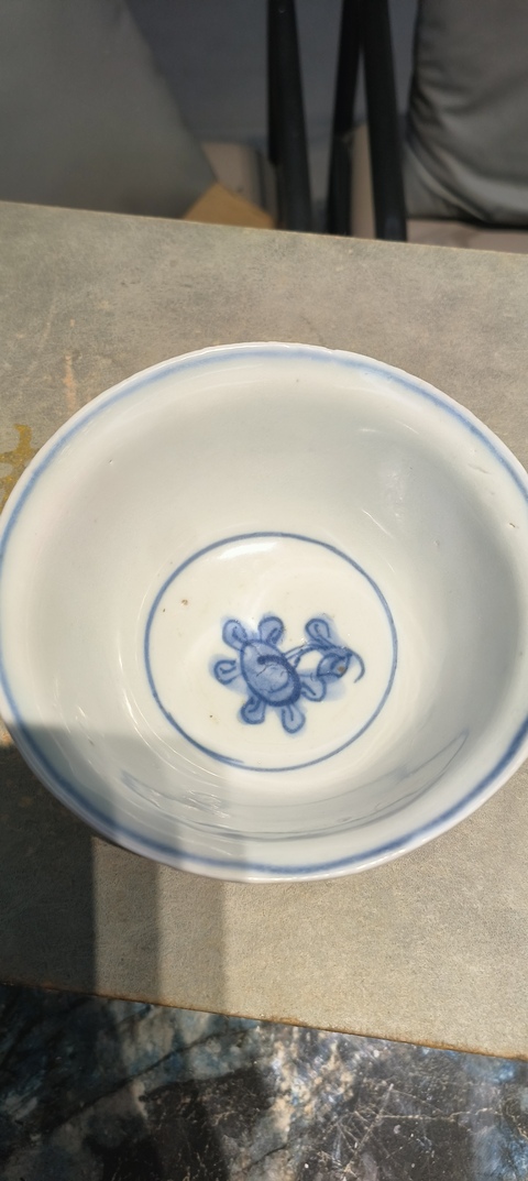 古玩陶瓷晚明青花洞石花卉紋碗真品鑒賞圖