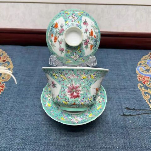 古玩陶瓷民國時期綠地粉彩福壽花卉紋蓋碗真品鑒賞圖