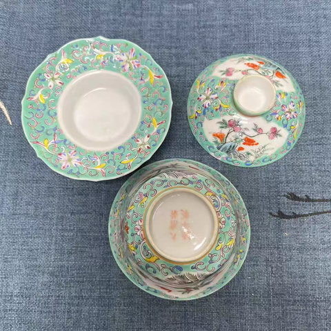 古玩陶瓷民國時期綠地粉彩福壽花卉紋蓋碗真品鑒賞圖