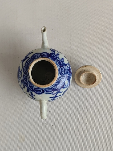 古玩陶瓷花卉紋青花執(zhí)壺拍賣，當前價格1100元