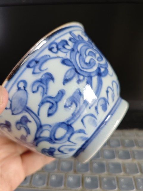 古玩陶瓷青花纏枝花卉紋茶碗真品鑒賞圖